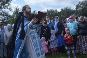 28 августа 2015 г. – Успение Пресвятой Богородицы – престольный праздник Далматовской обители – традиционно привлек большое количество прихожан и паломников из соседних епархии.