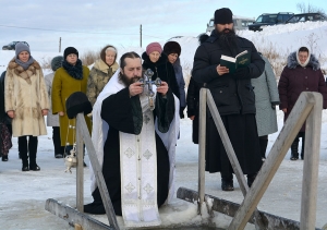 19 января 2019 г. - великое освящение воды в праздник Крещения Господня совершили священнослужители Далматовского монастыря в храмах Монастырского благочиния и на близлежащих водоемах.
