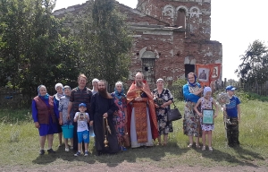 14 июля 2018 г. – в день памяти мучеников Космы и Дамиана отметили престольный праздник своего полуразрушенного храма жители с. Ключевское Далматовского района Монастырского благочиния.
