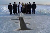 19 января 2023 г. – великое освящение воды в праздник Крещения Господня совершили клирики Далматовской обители в Скорбященском храме монастыря, приписных церквях, молитвенных домах Монастырского благочиния и на водоемах.