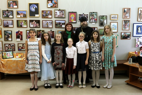25 ноября 2018 г. – В рамках православного проекта «Дарите любовь» в Далматовском районном краеведческом музее состоялось открытие ставшей традиционной выставки работ на тему: «Радость материнства».