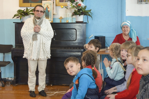 4 февраля 2018 г. – кукольный спектакль «Котенок на снегу» представил для воспитанников и гостей воскресной школы Далматовского монастыря «Свеча» С. Д. Нарыков.