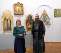 13 февраля 2020 г. – наместник Далматовского монастыря, епархиальный древлехранитель игумен Варнава (Аверьянов) посетил постоянную выставочную экспозицию «Таинственный мир русских икон» в Курганском областном художественном музее.