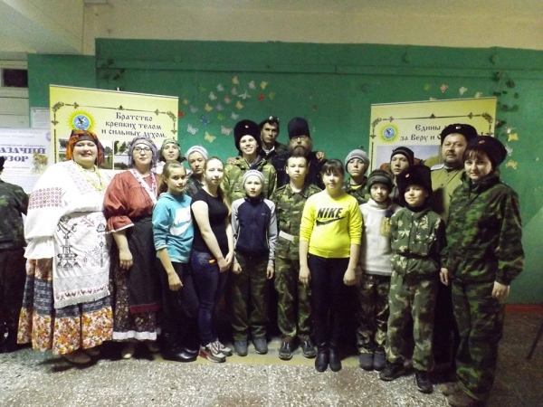 17-18 октября 2015 г. В военно-спортивных сборах общественного движения «Казачий Дозор» «Дозор под Покровом Пресвятой Богородицы» (с. Рудянское Сухоложского района Свердловской обл.) приняли участие молодые далматовцы – разъезд прп. Далмата Исетского в составе двух пикетов: «Пограничная стража» (кадеты) и «Русь молодая» (прихожане храма Далматовского района). Духовное окормление осуществлял насель