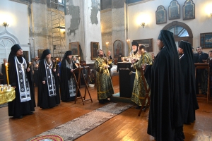 13 марта 2019 г. – в среду первой седмицы Великого поста епископ Шадринский и Далматовский Владимир отслужил великое повечерие с чтением Великого покаянного канона преподобного Андрея Критского в Скорбященском храме Далматовского монастыря.