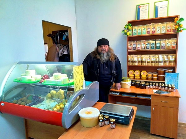 22 марта 2020 г. – продуктовая лавка открылась в Далматовском монастыре.