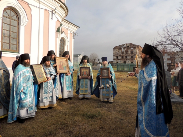 5-6 ноября 2018 г. – Престольный праздник в честь иконы Божией Матери «Всех скорбящих Радость» отметили в Далматовском монастыре.
