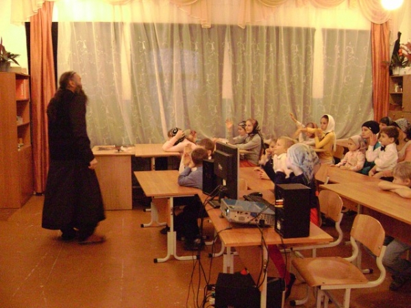 6 ноября 2016 г. – традиционный детский утренник, посвященный престольному празднику Далматовской обители, прошел в воскресной школе монастыря.