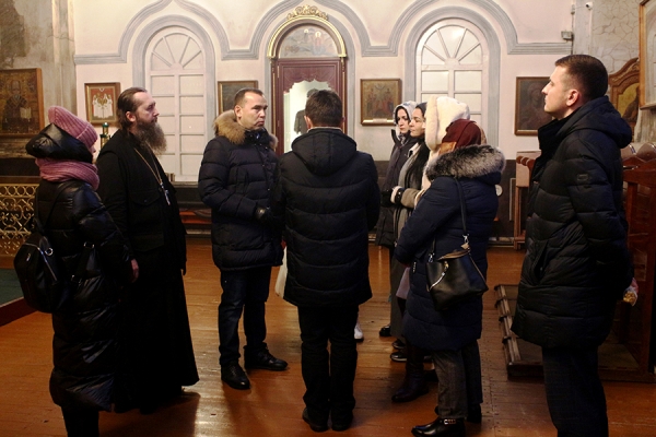 17 декабря 2021 г. – Губернатор Курганской области В.М. Шумков во время визита в Далматовский монастырь встретился с наместником обители игуменом Варнавой (Аверьяновым) и посетившими Зауралье руководителями турфирм из Белоруссии.