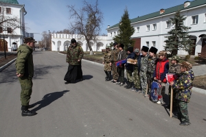 6 мая 2018 г. – Военно-спортивное мероприятие, посвященное дню памяти небесного покровителя Оренбургского казачьего войска великомученика Георгия Победоносца, провели участники пикета «Русь молодая» в г. Далматово.