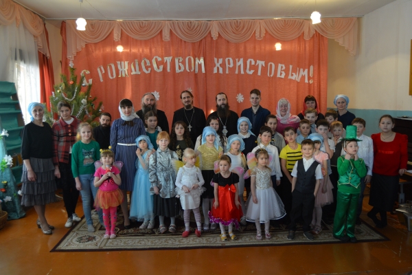 7 января 2019 г. – традиционный Рождественский утренник состоялся в воскресной школе Далматовского монастыря «Свеча».