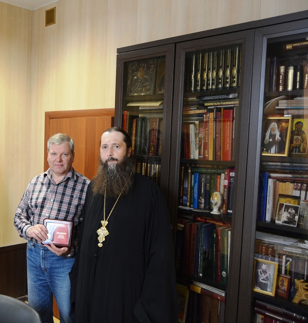 4 июля 2019 г. – По благословению епископа Шадринского и Далматовского Владимира епархиальный древлехранитель игумен Варнава (Аверьянов) вручил церковные награды руководству Управления охраны памятников культурного наследия Курганской области.