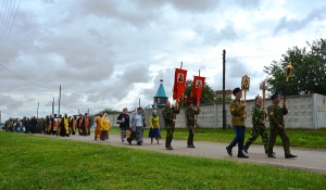 26 июня 2019 г. – наместник Далматовского монастыря игумен Варнава (Аверьянов) с братией обители и юными казаками пикета «Русь молодая» приняли участие в крестном ходе из с. Песчано-Коледино до Верх-Теченского женского монастыря.