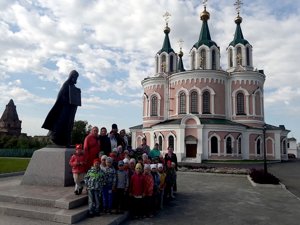 17 сентября 2018 г. – Насельник Далматовского монастыря иеромонах Иосиф (Бровкин) провел экскурсию по территории обители для православной группы имени преподобного Далмата Исетского из детского сада «Умка» г. Шадринска.