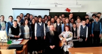 8 февраля 2023 г. – «Классную встречу» с учащимися Ключевской школы Далматовского района провели насельник Далматовской обители иеромонах Тимофей (Верзун) и руководитель студии авторской песни «Орион» Татьяна Курочкина.