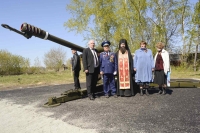 9 мая 2016 г. – с Днем Победы поздравил жителей с. Уральцевское Далматовского района наместник монастыря игумен Варнава (Аверьянов).